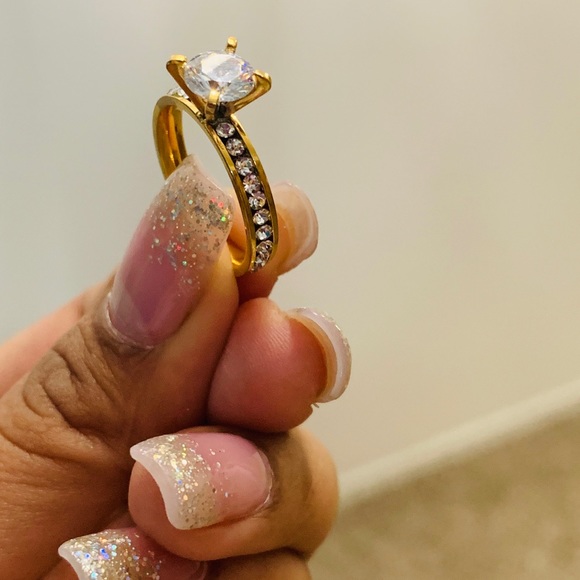 🥰 Wedding Ring 🥰 - Picture 1 of 11
